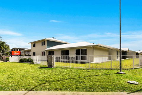 Econo Lodge Beachside - Darwin Tourism 0