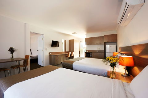 Adelong Motel - Darwin Tourism 2