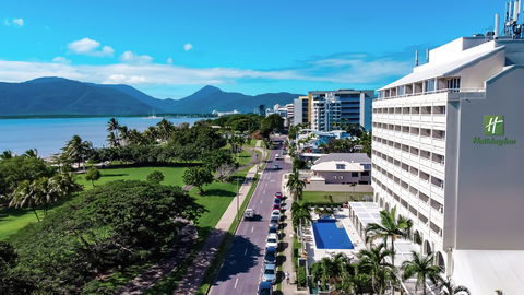 Holiday Inn Cairns Harbourside - Darwin Tourism 0