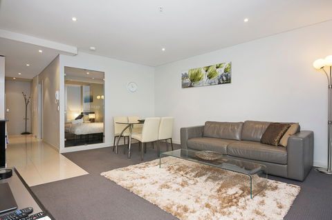 Astra Apartments Perth - Darwin Tourism 6