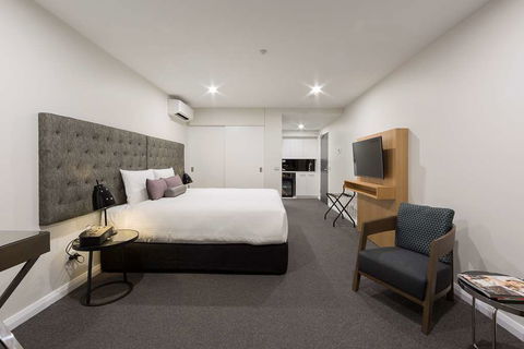 Avenue Hotel Canberra - Darwin Tourism 4