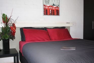 Newman Hotel - Darwin Tourism 1