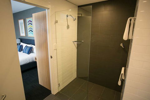 Alpha Hotel Eastern Creek - Darwin Tourism 1