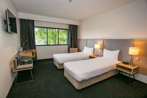 Alpha Hotel Eastern Creek - Darwin Tourism 5