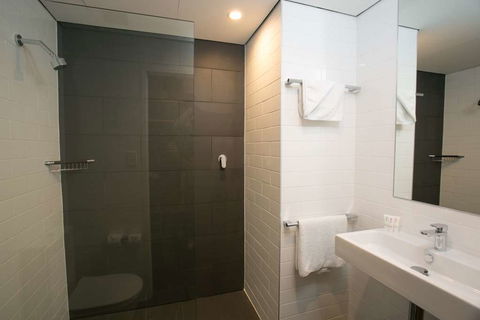 Alpha Hotel Eastern Creek - Darwin Tourism 6