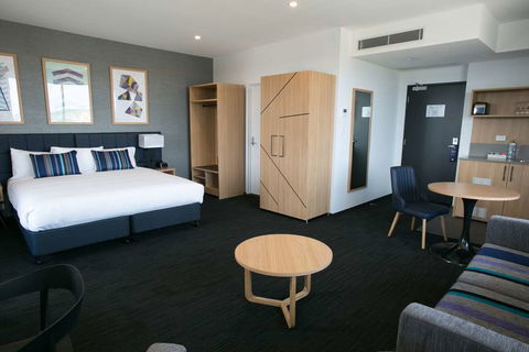 Alpha Hotel Eastern Creek - Darwin Tourism 15