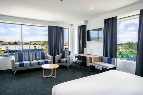 Alpha Hotel Eastern Creek - Darwin Tourism 16