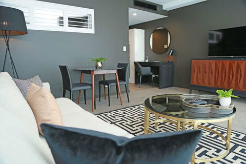 Alex Perry Hotel And Apartments - Darwin Tourism 9