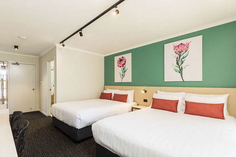 NIghtcap At Balaclava Hotel - Darwin Tourism 5