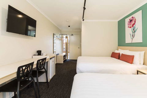NIghtcap At Balaclava Hotel - Darwin Tourism 6