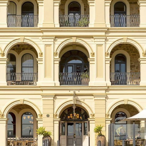 Largs Pier Hotel - Darwin Tourism 1