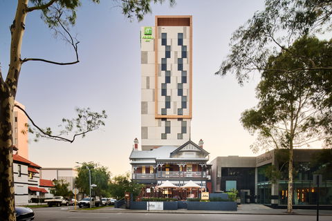 Holiday Inn West Perth - Darwin Tourism 1