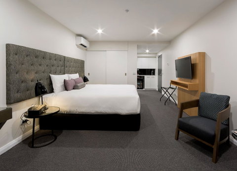 Avenue Hotel Canberra - Darwin Tourism 3