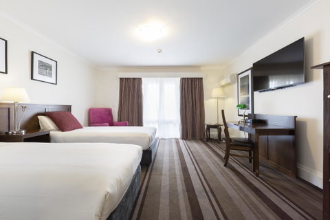 Mercure Canberra - Darwin Tourism 10