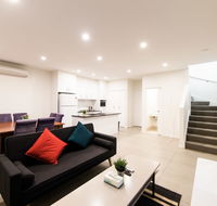 3BR Townhouse Double Garage walk to Lake Ginninderra - Darwin Tourism