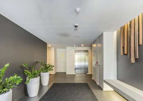 Modern Executive Apt@Barton*1BR*WiFi*Gym*Secure Parking*Canberra - Darwin Tourism 16