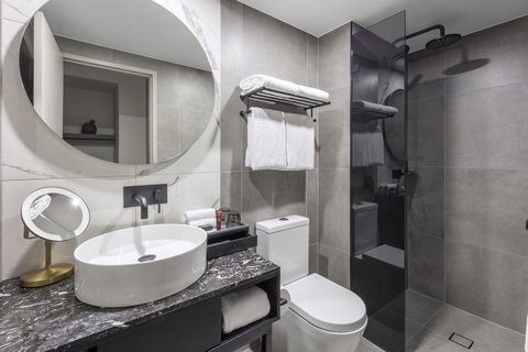Deco Hotel Canberra - Darwin Tourism 6