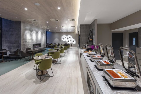Deco Hotel Canberra - Darwin Tourism 2