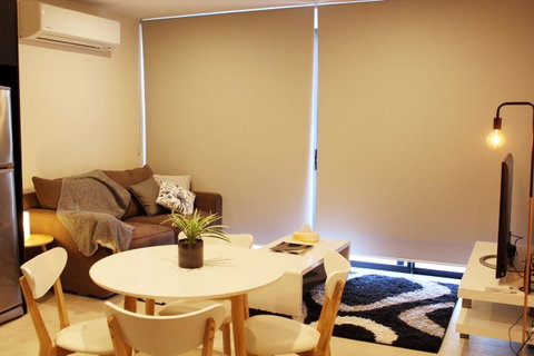 Stylish, Modern, Cute As A Button - Braddon CBD - Darwin Tourism 10