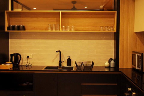 Stylish, Modern, Cute As A Button - Braddon CBD - Darwin Tourism 9