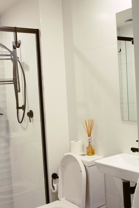 Stylish, Modern, Cute As A Button - Braddon CBD - Darwin Tourism 6