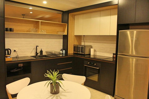 Stylish, Modern, Cute As A Button - Braddon CBD - Darwin Tourism 0