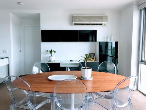 Staying Places - The Avenue - Darwin Tourism 0