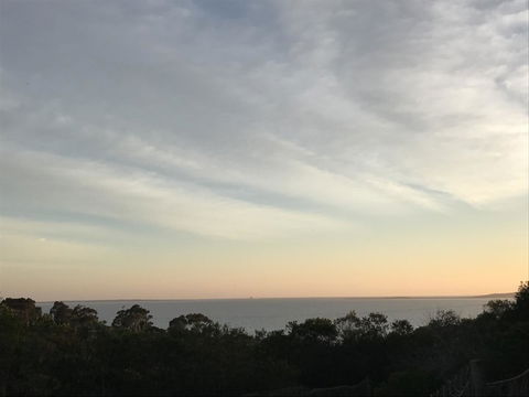 S T U D I O 22 Peaceful Retreat With Garden Views - Darwin Tourism 16