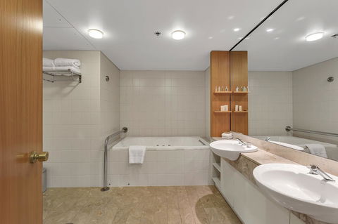 Stamford Plaza Adelaide - Darwin Tourism 29