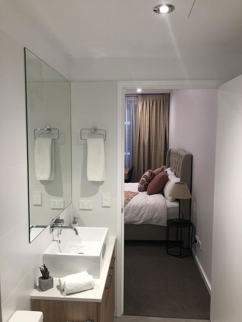 Resort Style Luxury City Apartment + Free Car Parking - Darwin Tourism 6