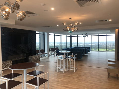 Resort Style Luxury City Apartment + Free Car Parking - Darwin Tourism 24