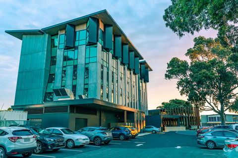 Marion Hotel - Darwin Tourism 1
