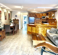 Superb Townhouse in North Adelaide - Darwin Tourism