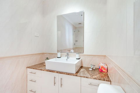 York Apartments On Grenfell - Darwin Tourism 13
