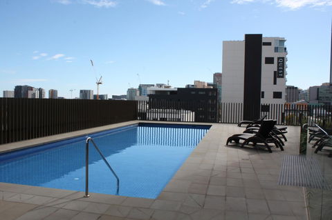 Modern CBD Apartment With Panoramic View - Darwin Tourism 7