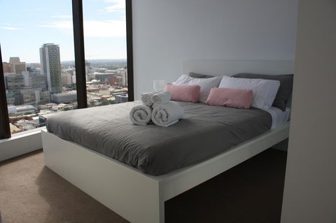 Modern CBD Apartment With Panoramic View - Darwin Tourism 2
