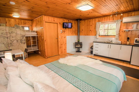 Seppelts View Cabins - Darwin Tourism 23