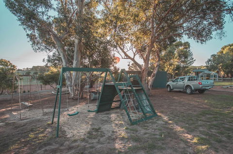 Seppelts View Cabins - Darwin Tourism 12