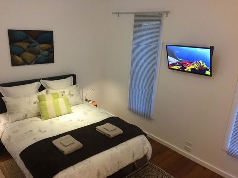 Smiths Lake House - Darwin Tourism 11