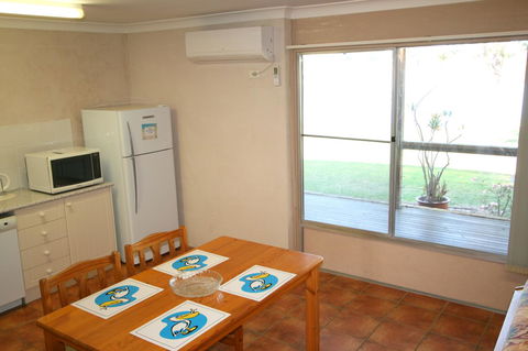 Lake Edge Apartments - Darwin Tourism 14