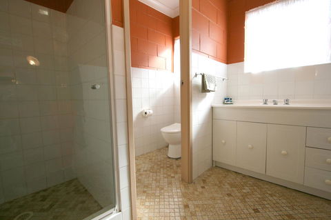 Lake Edge Apartments - Darwin Tourism 9