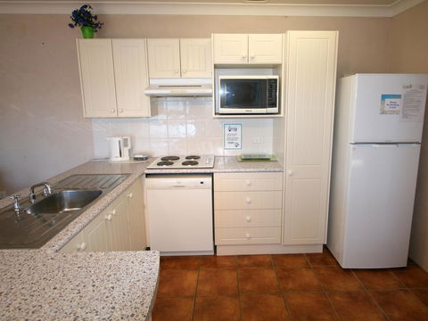 Lake Edge Apartments - Darwin Tourism 6