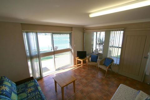 Lake Edge Apartments - Darwin Tourism 10