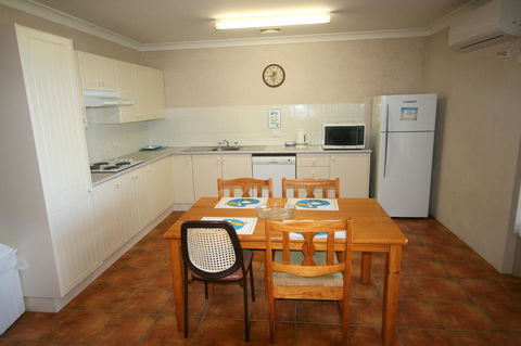 Lake Edge Apartments - Darwin Tourism 17