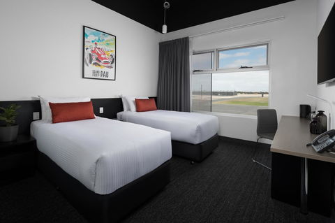 Rydges Pit Lane - Darwin Tourism 32