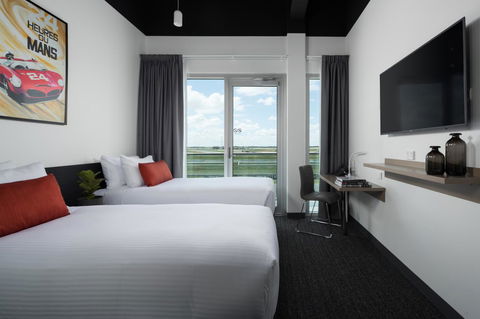 Rydges Pit Lane - Darwin Tourism 30