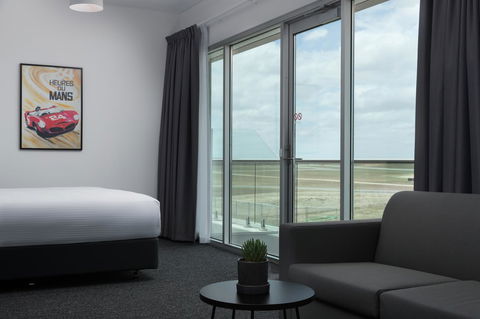 Rydges Pit Lane - Darwin Tourism 25
