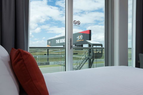 Rydges Pit Lane - Darwin Tourism 22