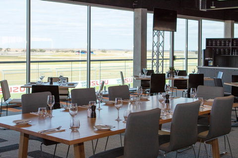 Rydges Pit Lane - Darwin Tourism 38