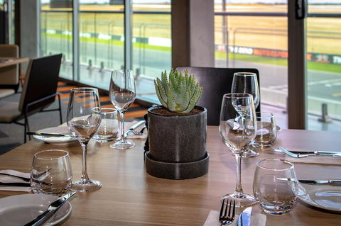 Rydges Pit Lane - Darwin Tourism 37